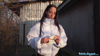 Bűbájos sovány pici kannás fiatal nőci pénzért kúr