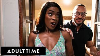 Unatkozó házastárs Ana Foxxx párnán szeretkezik és megdugja kedvelő férje!