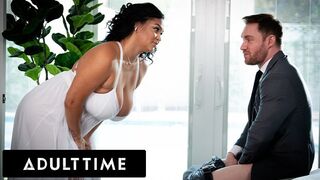 Hatalmas természetes cicik: Ashlyn Peaks vadul ugrál a legjobb barát farkán!