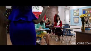 Angela White és Georgia Jones megbüntetik a ribi fiatal diákokat