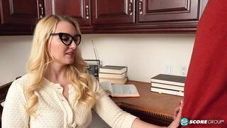 Kívánatos 40-es Julia Robbie és a tinédzser fószer