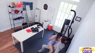 Kylie Rocket önbizalom-löketre vágyik, amit csak Bruce Venture termetes faszával tud megadni - 2. évad 3. rész