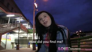 Lucianna Karel cseh tinédzser kockázatos autós beleélvezése