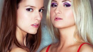 Cayla Lions és Silvie Luca forró leszbi cumizása