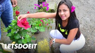 A fekete hajú argentin milf-et utcai vadászatban szerezzük be mély dugásra