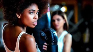 Sportos csajok erika és luna forró kufircolása