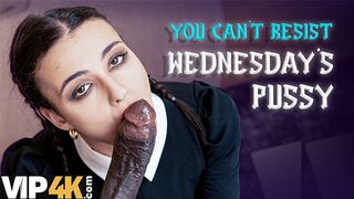 Lispy wednesday kamatolyta a nevelő apa óriási faszát mint egy igazi kutyaként