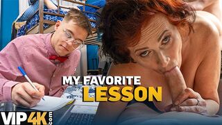 Szépkorú orosz pornósztár élvezi az anal hármast tini farkakkal