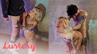 Világos Szőke amatőr pár kúrel előtte a saját szexfilmjükben