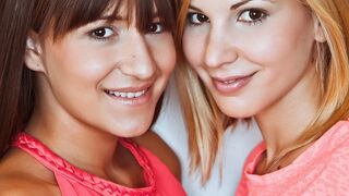 Magyar barinők vad lesbi mulatsága Candy Sweettel és Cindy Loarnnal