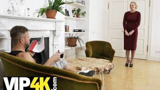 Világos Szőke szépkorú orosz szépség csábítja a tinédzser lurkót harisnyában