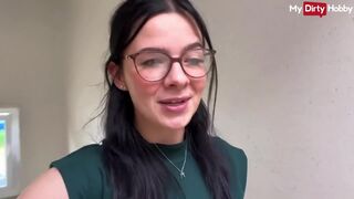 Roxi black tinédzser szopásleckéje német amatőr stílusban