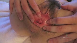 Juliette March ujjai mélyen a szőrös bulában