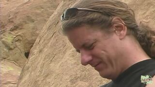 Kint a szabadban a vad ázsiai gádzsi fehér hímtagot szívat magára