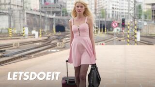 Világos Szőke Bree Haze hardcore baszás külföldön Neeo óriás faszával