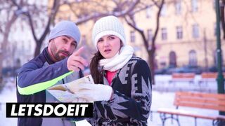 Francesca Di Caprio vad anális kamatyolása Neeoval külföldön