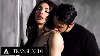 Csillagfocista megcsábítja transzvesztita tanárnőjét Ariel Demure-t a suliban után