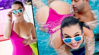 Edzésem a forró edzővel - nagyméretű seggemet kefélve teszteli állóképességemet