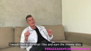 Femaleagent - a telhetetlen milf nem bírt lépést tartani a csinos striptíző farkával a castingon