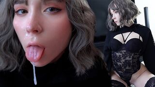 Aranyos fiatal mélyen orálozza osztálytársa nagyméretű faszát, baszódnak különböző pózokban és arcra élvez