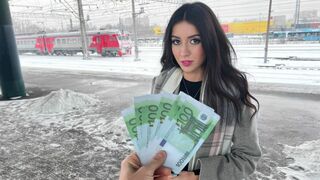 Vonatbéli csábítás: szukát szólítunk meg castingra közvetlenül a szekrényben