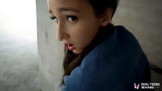 Carmen Rae kicsike bulkesza erőszakos dugásba keveredik a castingon