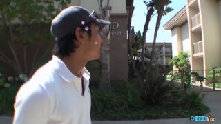 Világos Szőke méz megismerkedik a műfallosszal kettő ázsiai csávó előtt