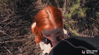 Ellenállhatatlan vörös tinédzser Madi Collins kibelezi a puncáját és keményen megdugja a termetes hímvesszője