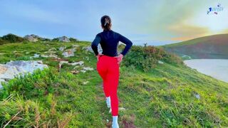 Latin turista izgat a seggével és kihív kockázatos kerti dugásra