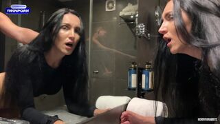 Személyi edző megbassza a konditerembe járót, hogy motiválja az edzésre