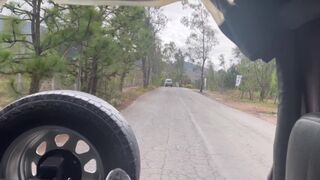 Adrenalinlöket után vad leszbi együttlét a szabadban