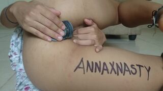 Forró ázsiai tinédzser cuni maszturbációja közelről