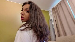 Megbaszom a 18 éves nevelő húgikám szűk punciját