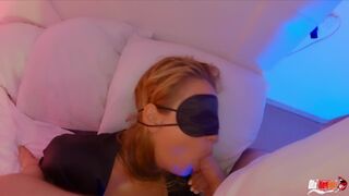 Meglepem a nevelő lányomat az ágyban és megbaszom a száját