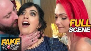 Fake Hostel vonzó édeshármasban - Forró nevelő testvérek vad szexuális ébredése