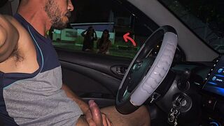 Utcai infó dupla csinos csajjal a buszmegállóban!