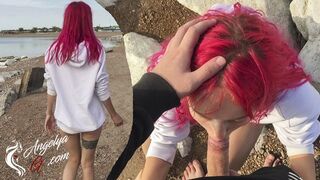 Vad fiatal cumizás a strandon - lenyeli az egészet