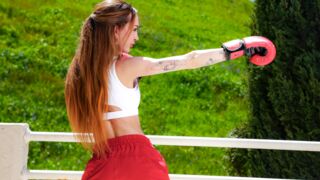 Termetes popós Boxing Bajnok kap különleges jutalmat a Mylf edzőjétől