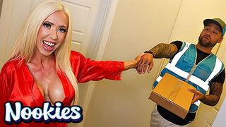 Mandy Monroe különleges kolbász kiszállítása és forró szexe a Nookies csatornán