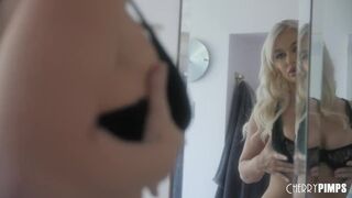 Óriási Kannás Világos Szőke Milf Mélytorok Akcióban a Cherry Pimps Csatornán