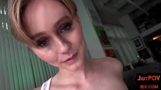 Alicia Williams könyörtelen kuffer kalandja Mr POV-val POV nézetben