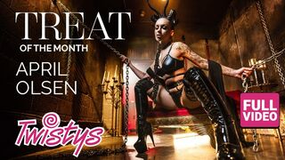 Twistys bemutatja April Olsen vadító fehérneműben, amint szétteríti szárnyait és csábító combjait